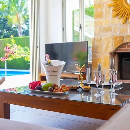 Zoe *